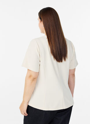 Zizzi Kortermet bluse med figursydde innsnitt, Beige, Model image number 2