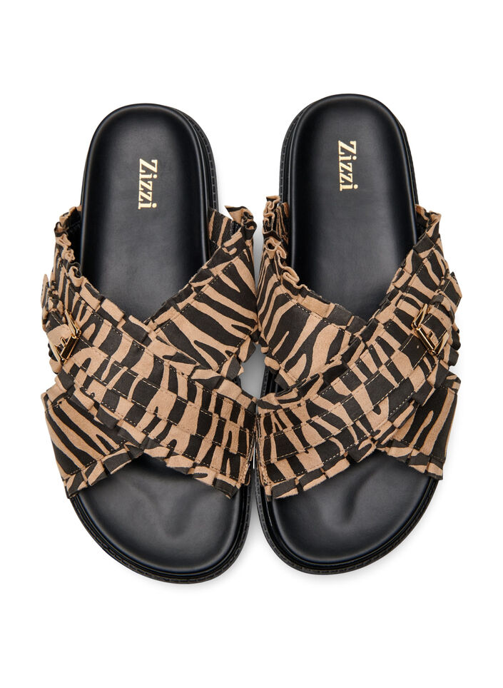 Wide fit - Slip-on sandal med volangkanter, Zebra AOP, Packshot