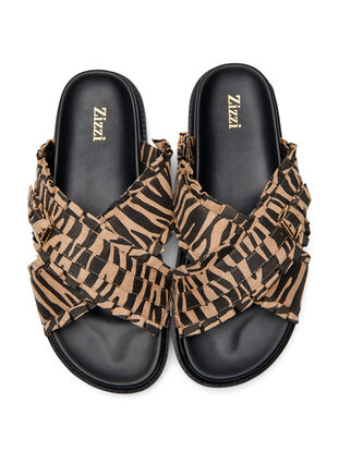 Zizzi Wide fit - Slip-on sandal med volangkanter, Brun, Packshot image number 2