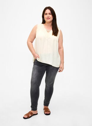 Zizzi Topp med blonder og kryssdetaljer, White Smoke, Model image number 2