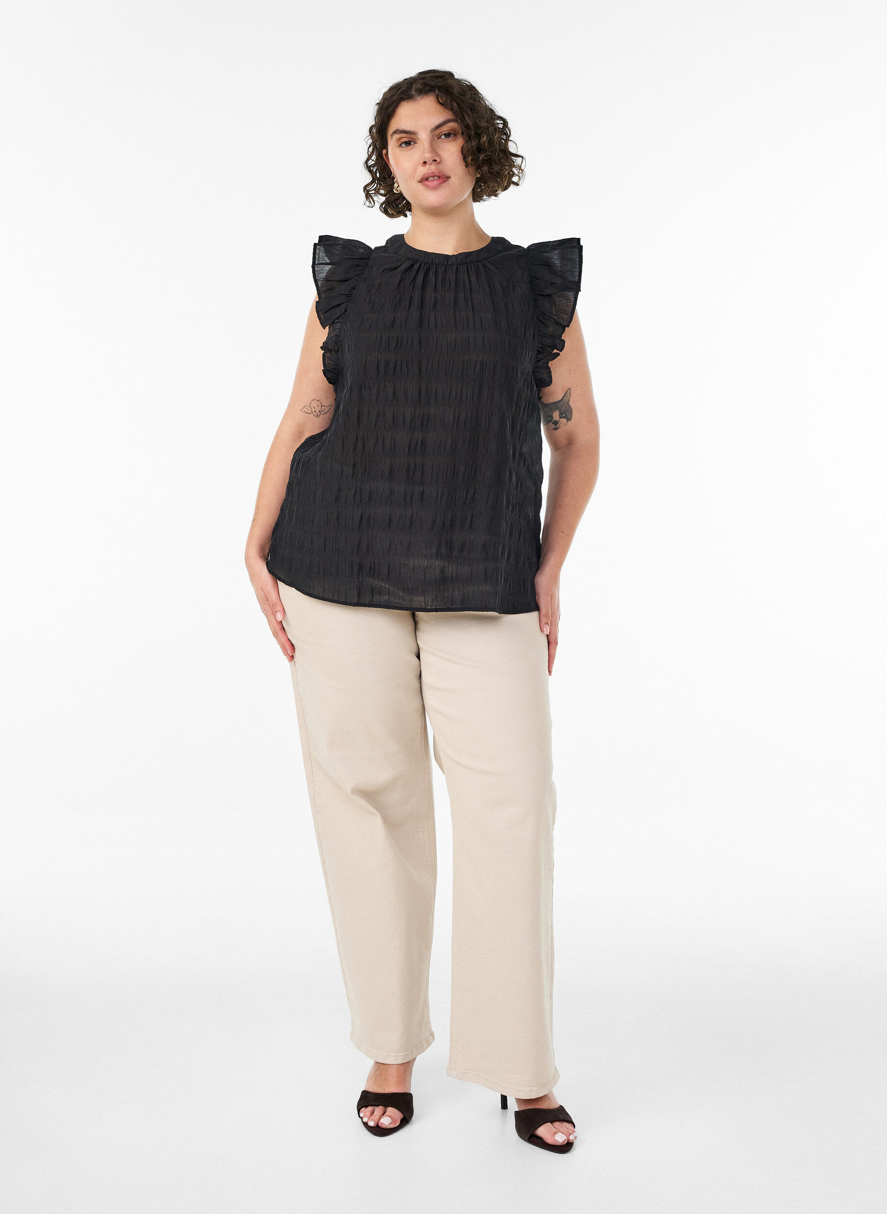 ZizziErmel&oslash;s bluse med tekstur og volanger, Svart, Model image number 1
