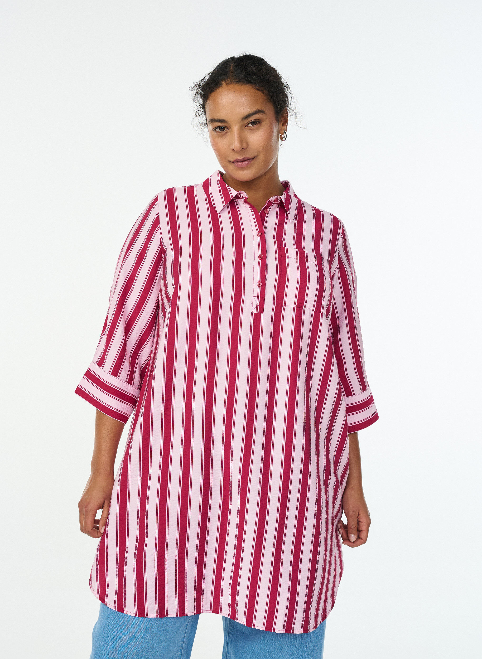 Kort kjole med krage og brystlomme, Rosa, Model