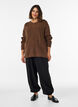 Strikket bluse med ribbestruktur og knappdetaljer, Brun, Model image number 1
