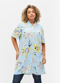 Lang skjorte i viskose med blomstermønster, Light Blue AOP, Model