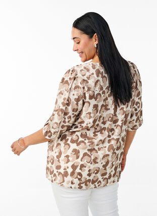 Zizzi Bluse med leopardtrykk og halvlange ermer, Hvit, Model image number 2