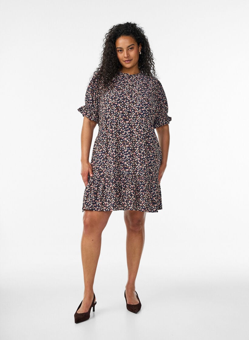 Kort viskosekjole med rysjedetaljer, Bl&aring;, Model image number 1