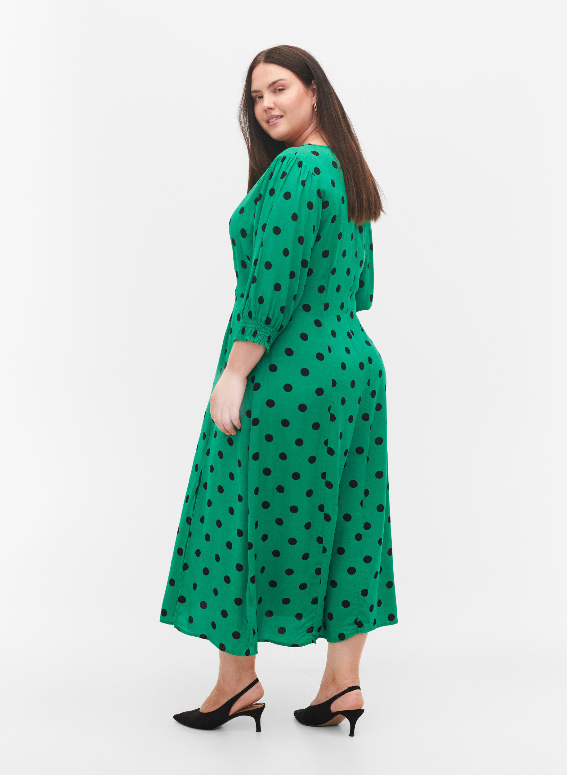 Zizzi Midikjole med prikker i viskose, Jolly Green Dot AOP, Model image number 1