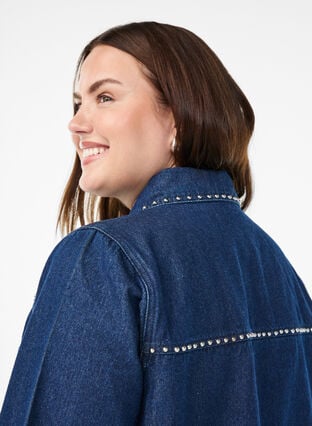 Zizzi Denimskjorte med nagler, Dark Blue Denim, Model image number 2