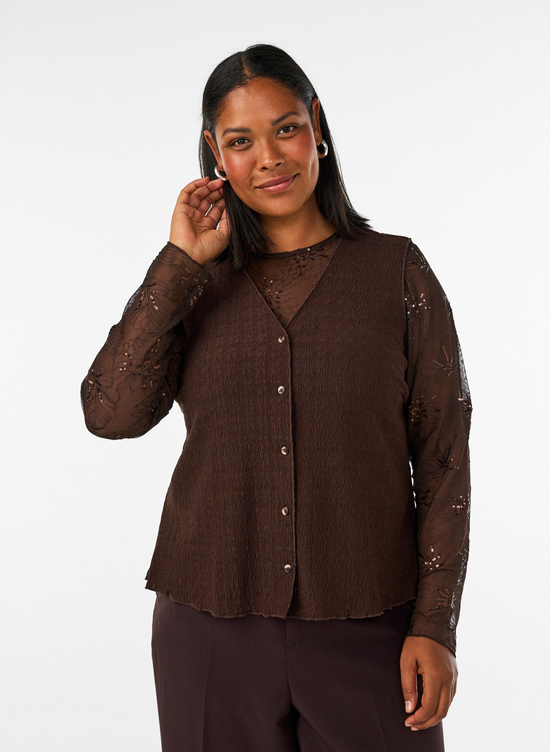 Bluse i mesh med blomster og paljetter, Brun, Model