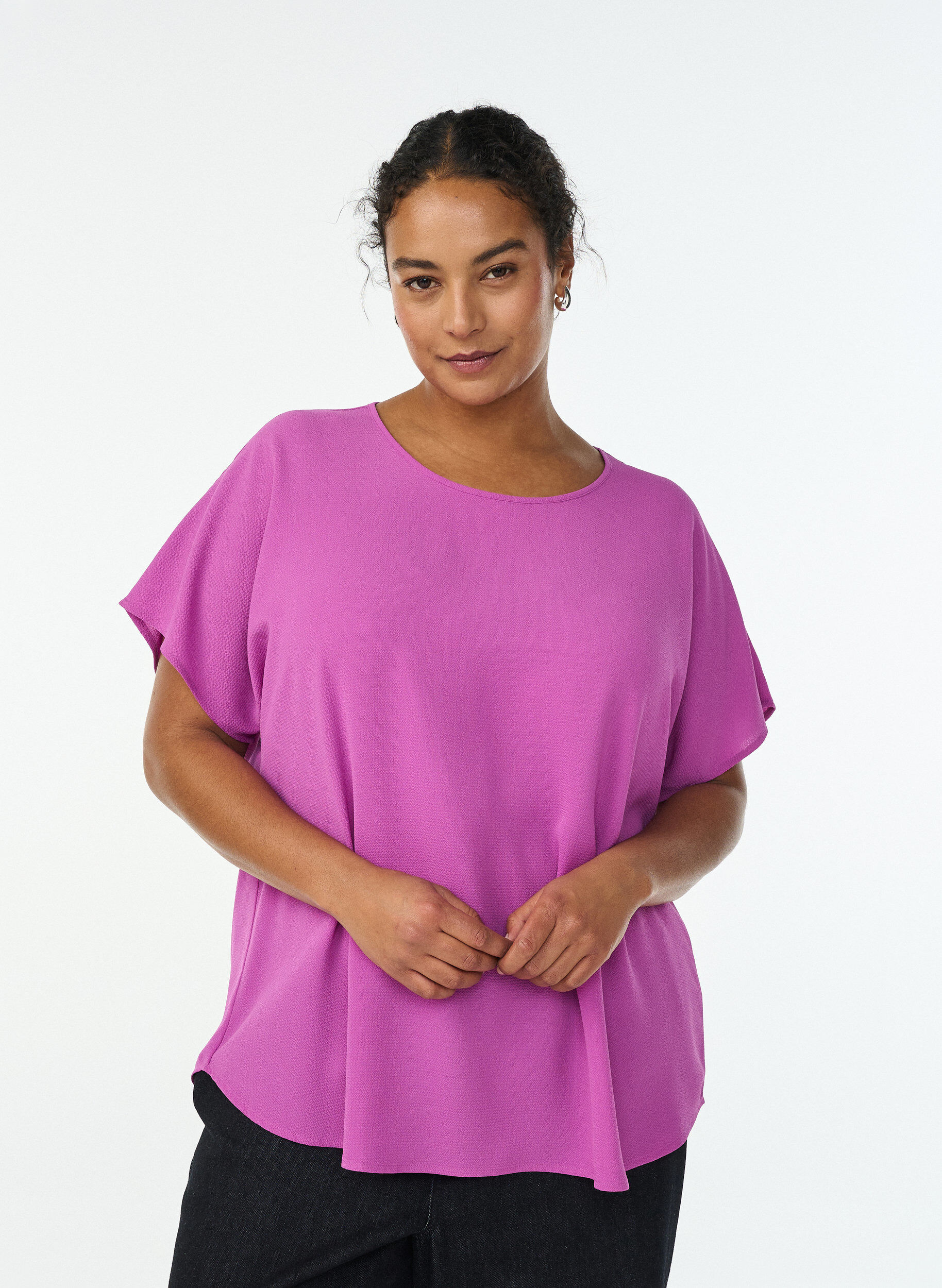Bluse med korte ermer og rund hals, Lilla, Model