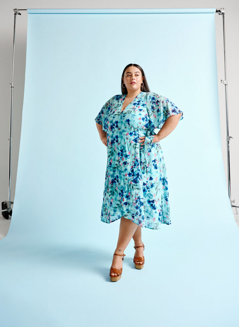 Kortermet omslagskjole med blomstermønster, Trellis AOP, Image image number 0