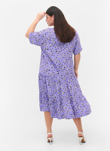 Kortermet viskosekjole med blomsrete mønster, Lilac Flower Print, Model image number 1