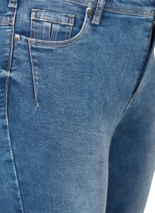 Zizzi Cropped Amy jeans med glidelåsdetaljer, Blå, Model image number 4