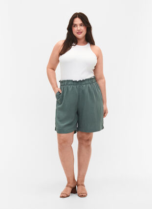 Løse shorts i viskose, Balsam Green, Model image number 3