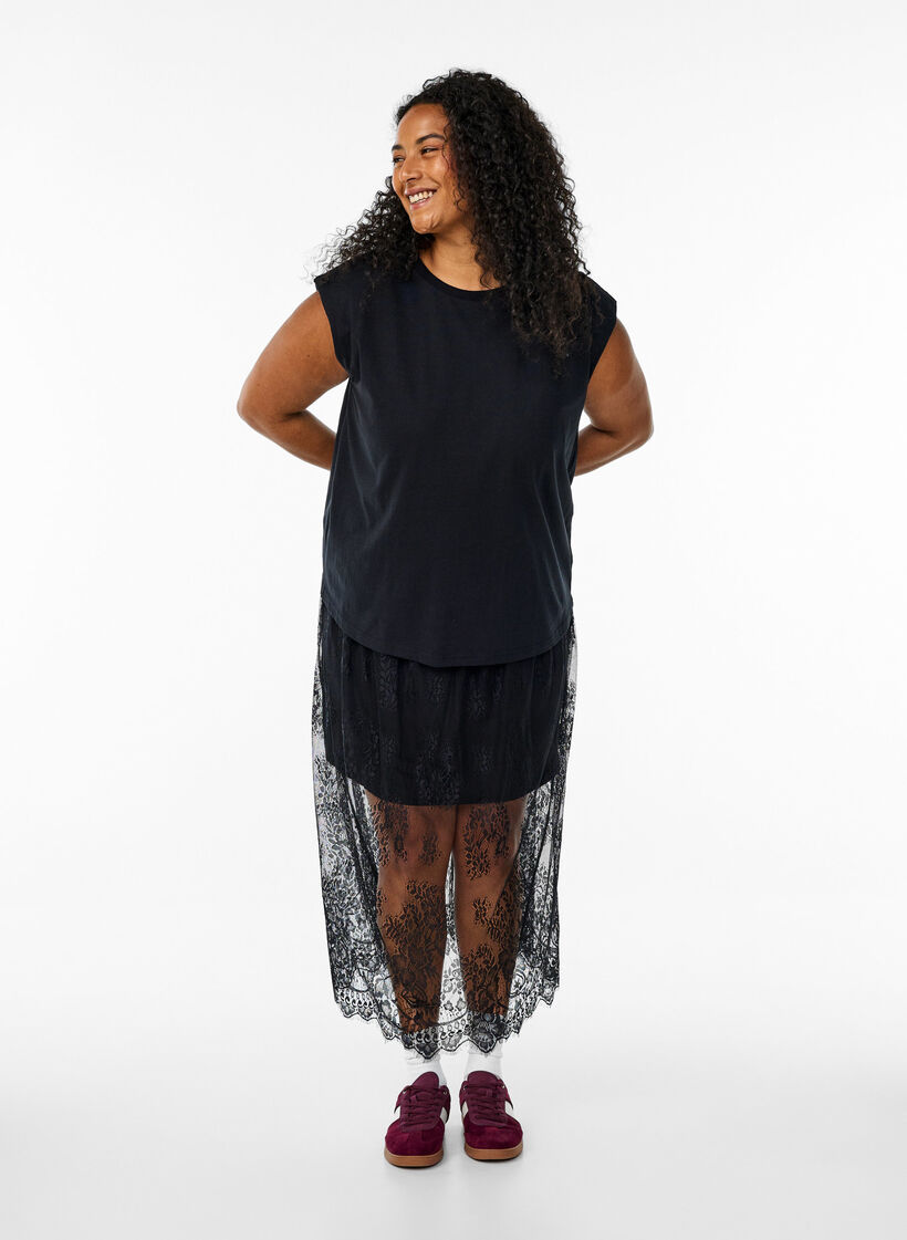 Ermeløs jerseybluse med skulderputer, Svart, Model image number 1