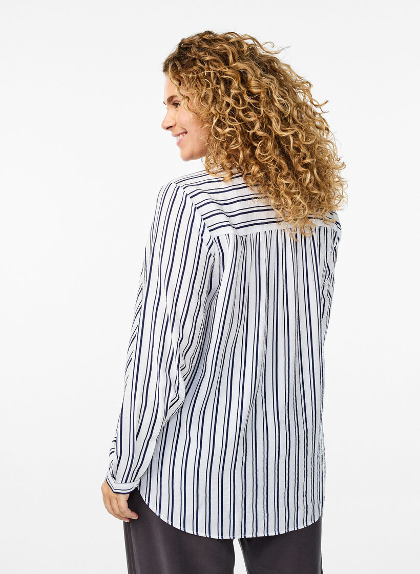 FLASH - Stripete skjortebluse med V-hals, Hvit, Model image number 2