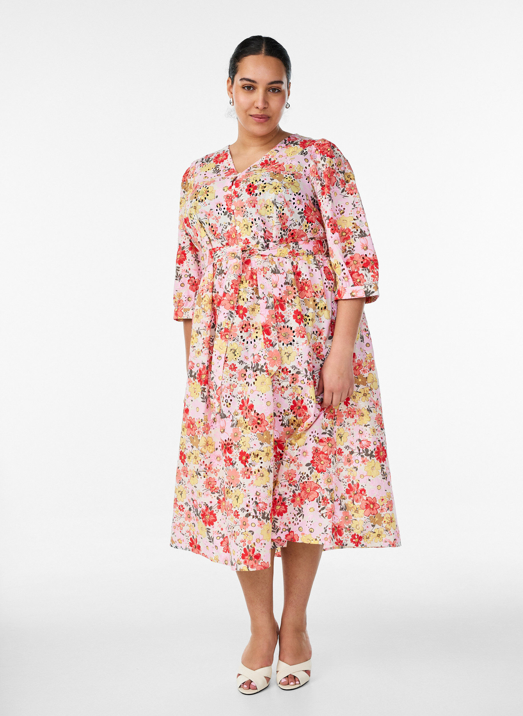 Blomstrete midiskj&oslash;rt med broderie anglaise og knytebelte, Rosa, Model
