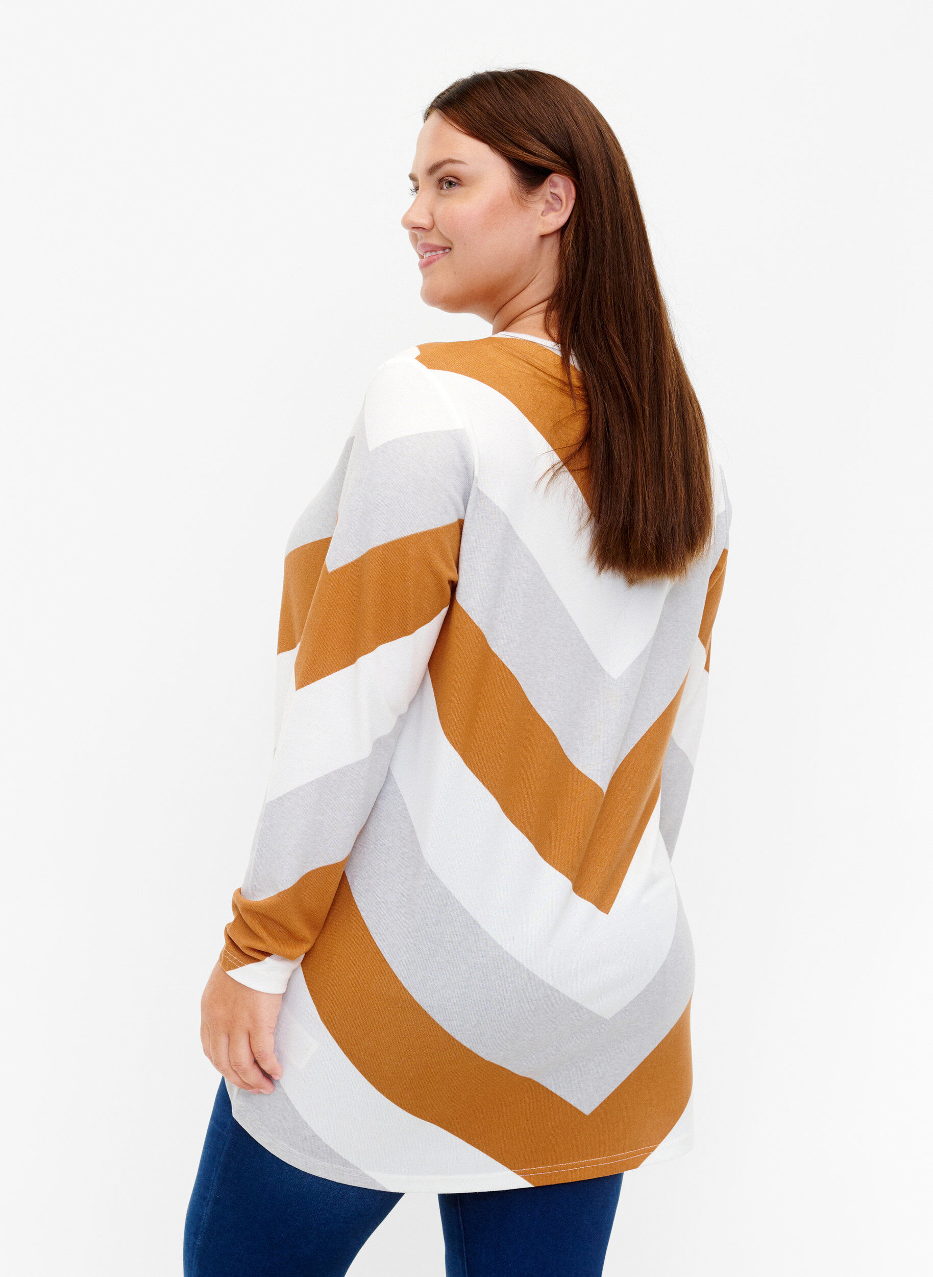 Zizzi M&oslash;nstret bluse med lange ermer, Beige Zig Zag, Model image number 1
