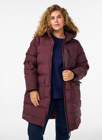 Pufferjakke med hette og lommer, Mørk Bordeaux Pufferjakke med hette og lommer, Mørk Bordeaux, Model