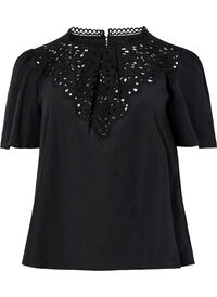 Bluse med anglaise broderi og 1/2 ermer