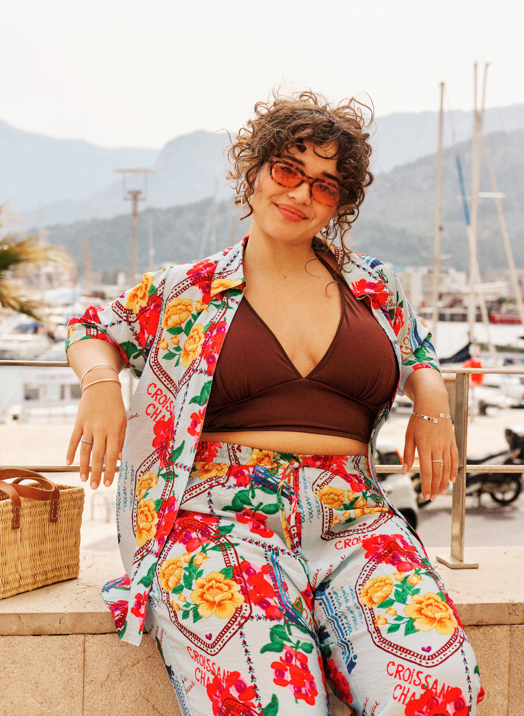 Bluse med albuelange ermer og fargerikt trykk