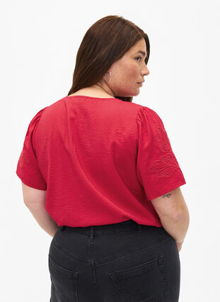Zizzi Kortermet bluse i viskose med broderi, Rød, Model image number 2