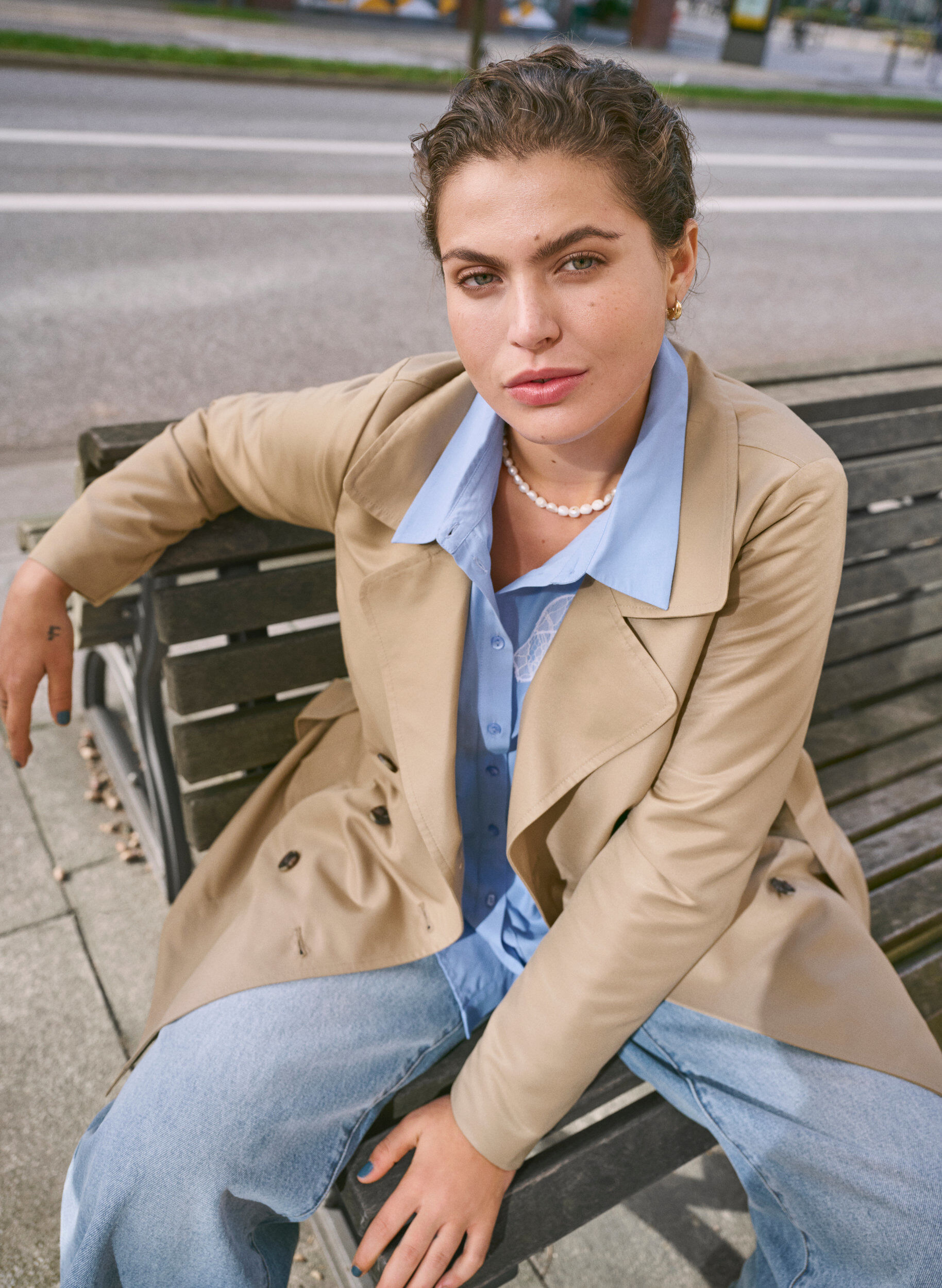 Zizzi Kort trenchcoat med belte, Beige, Image image number 0