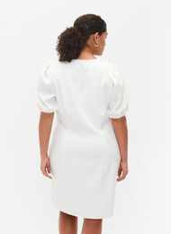 Kortermet kjole med draperinger og struktur, Bright White, Model