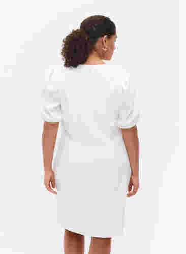 Kortermet kjole med draperinger og struktur, Bright White, Model image number 1