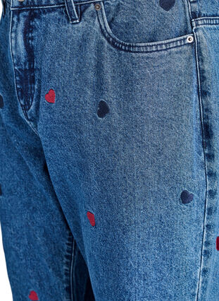 Zizzi Høy-midje Gemma jeans med broderte detaljer, DB Hearts, Packshot image number 2
