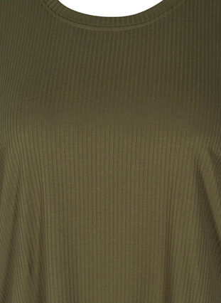 Kortermet T-skjorte i et ribbet materiale, Olive Night, Packshot image number 2
