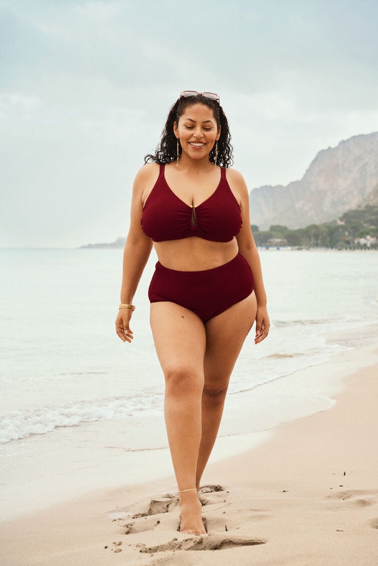 Bikini med detaljer, , Model