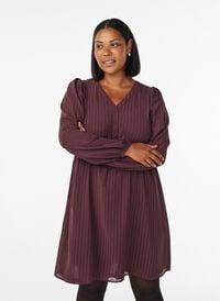 Kort kjole med tonale striper og teksturerte prikker, Mørk Bordeaux Kort kjole med tonale striper og teksturerte prikker, Mørk Bordeaux, Model