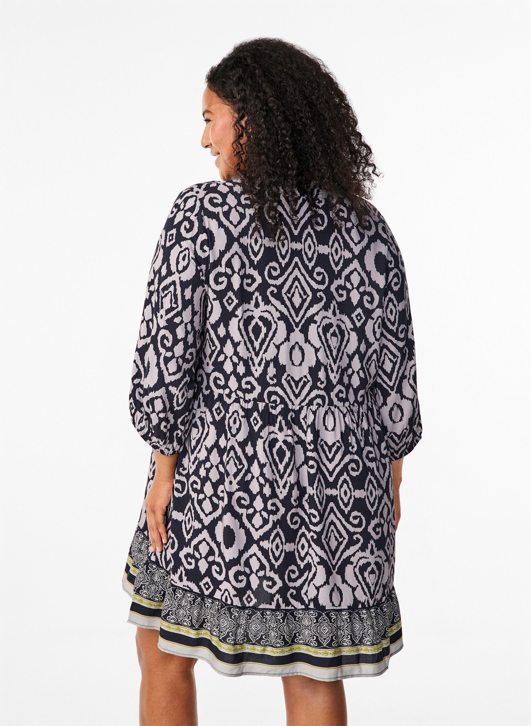 Zizzi Kort kjole med trykk og a-form, Black AOP, Model image number 1