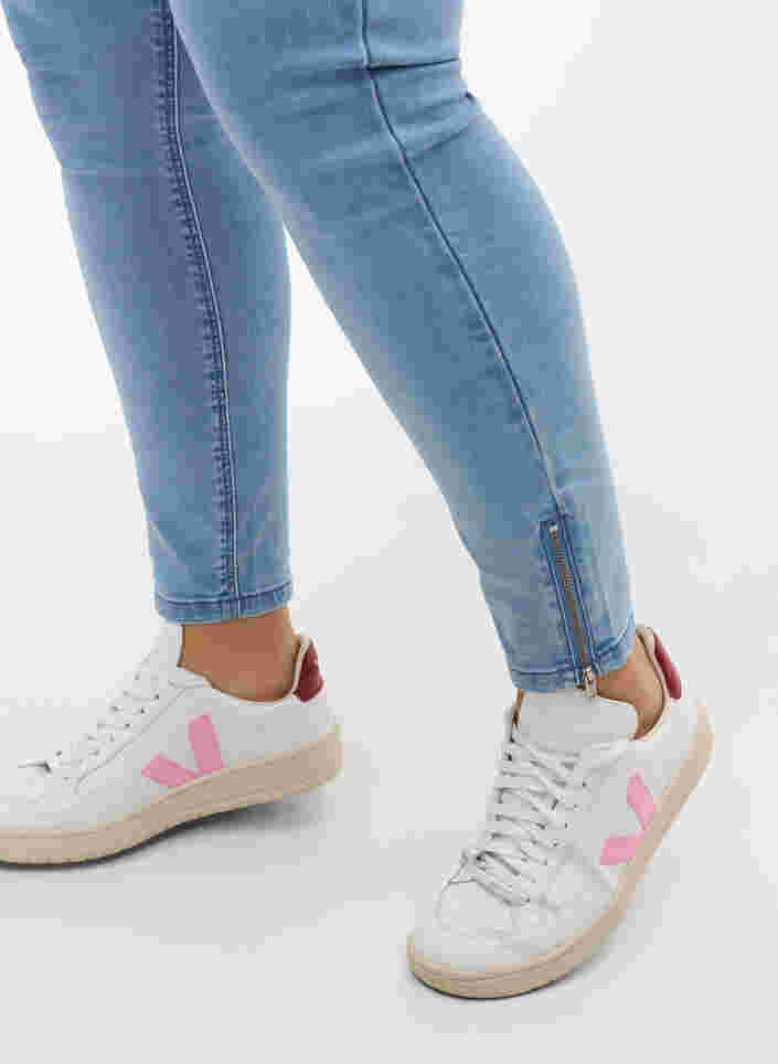 Cropped Amy jeans med glidelås, Light blue denim, Model image number 2