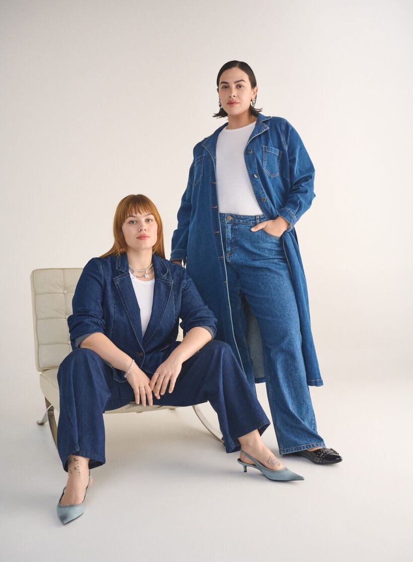 Mørkeblå denim, , Model