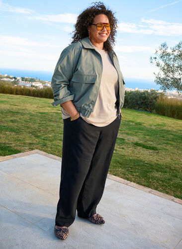 Zizzi Bomberjakke med krage og lommer, Grønn, Image image number 0