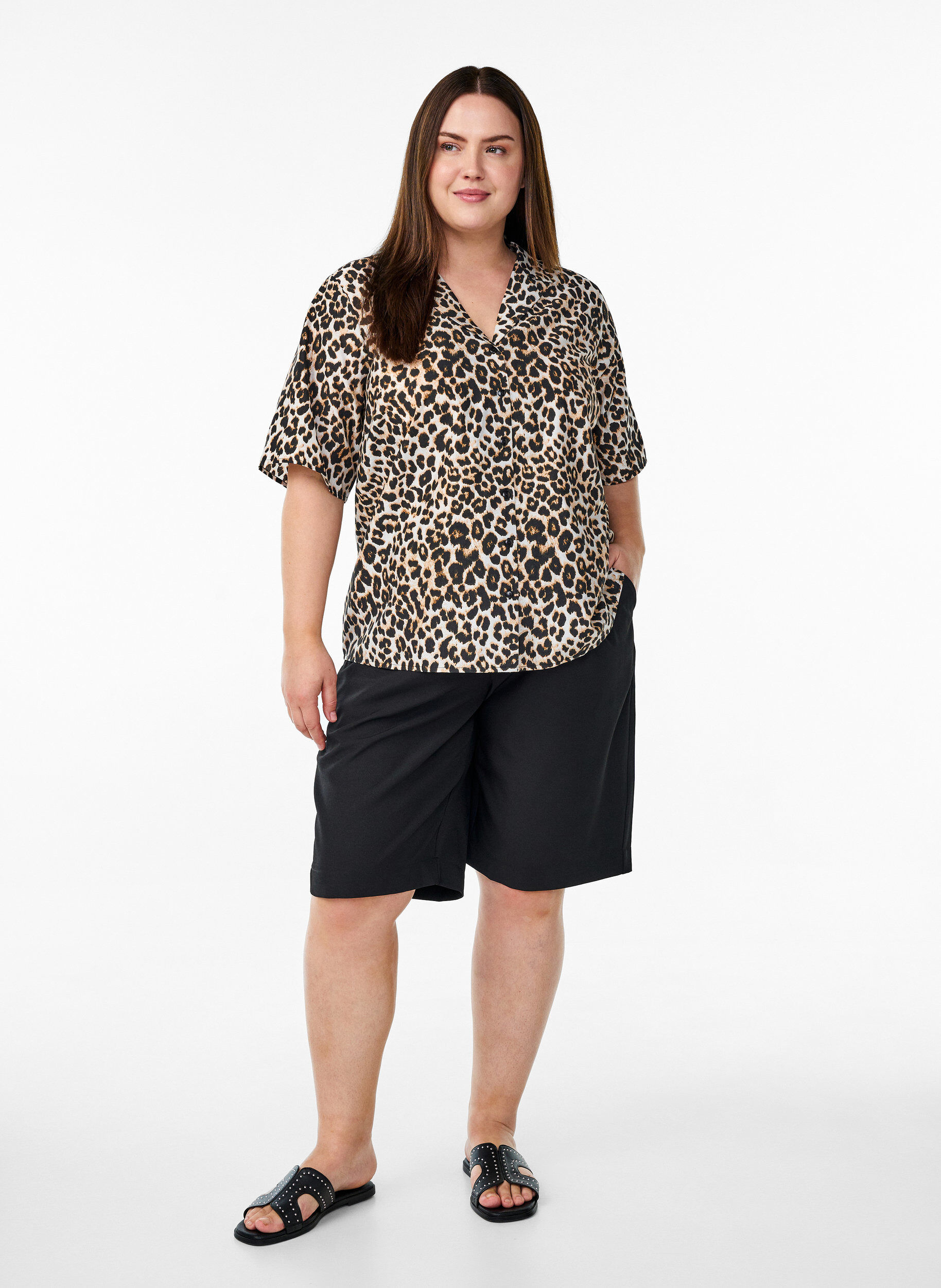 Zizzi Skjorte bluse med print og V-hals, Brun, Model image number 1