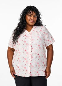 Skjortebluse med korte ermer og blomstertrykk, Rosa Skjortebluse med korte ermer og blomstertrykk, Rosa, Model