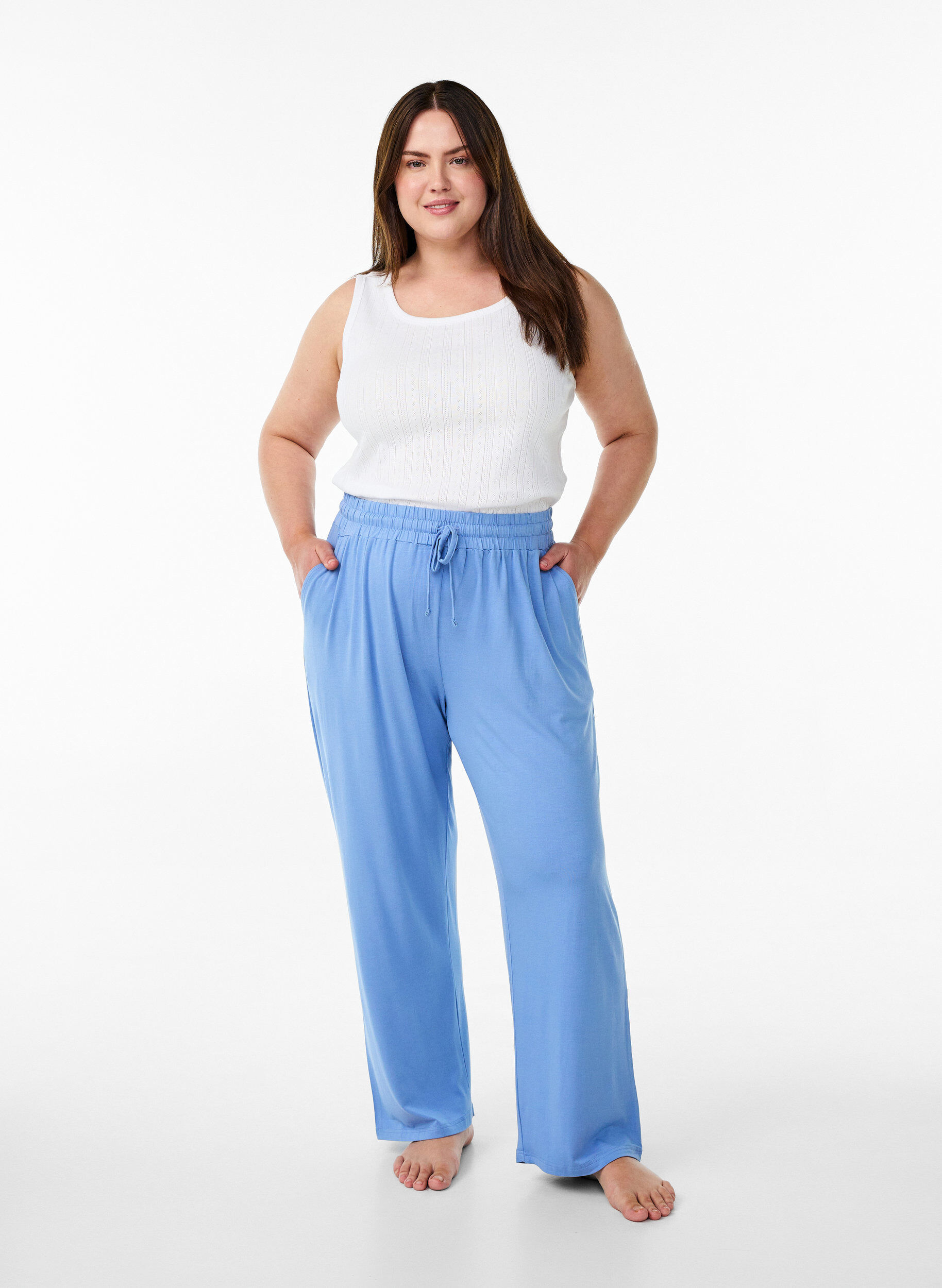 Zizzi Nattopp i organisk bomull med et teksturert m&oslash;nster, Hvit, Model image number 1