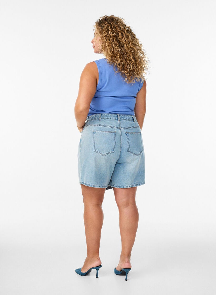 Denimskorts med omslagseffekt og h&oslash;y midje, Bl&aring;, Model image number 2