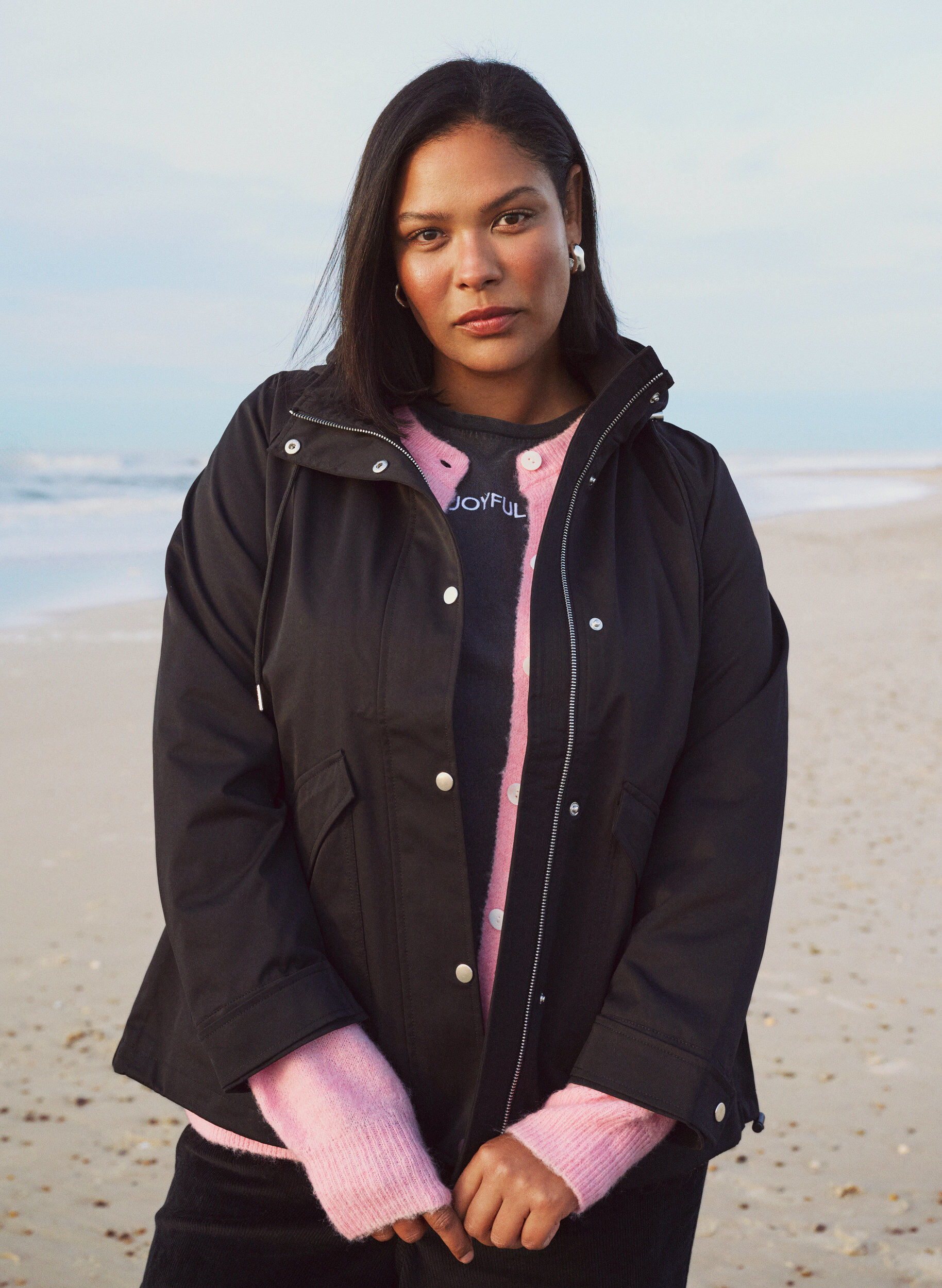 Zizzi Kort v&aring;rjakke med avtagbar hette, Svart, Image image number 0