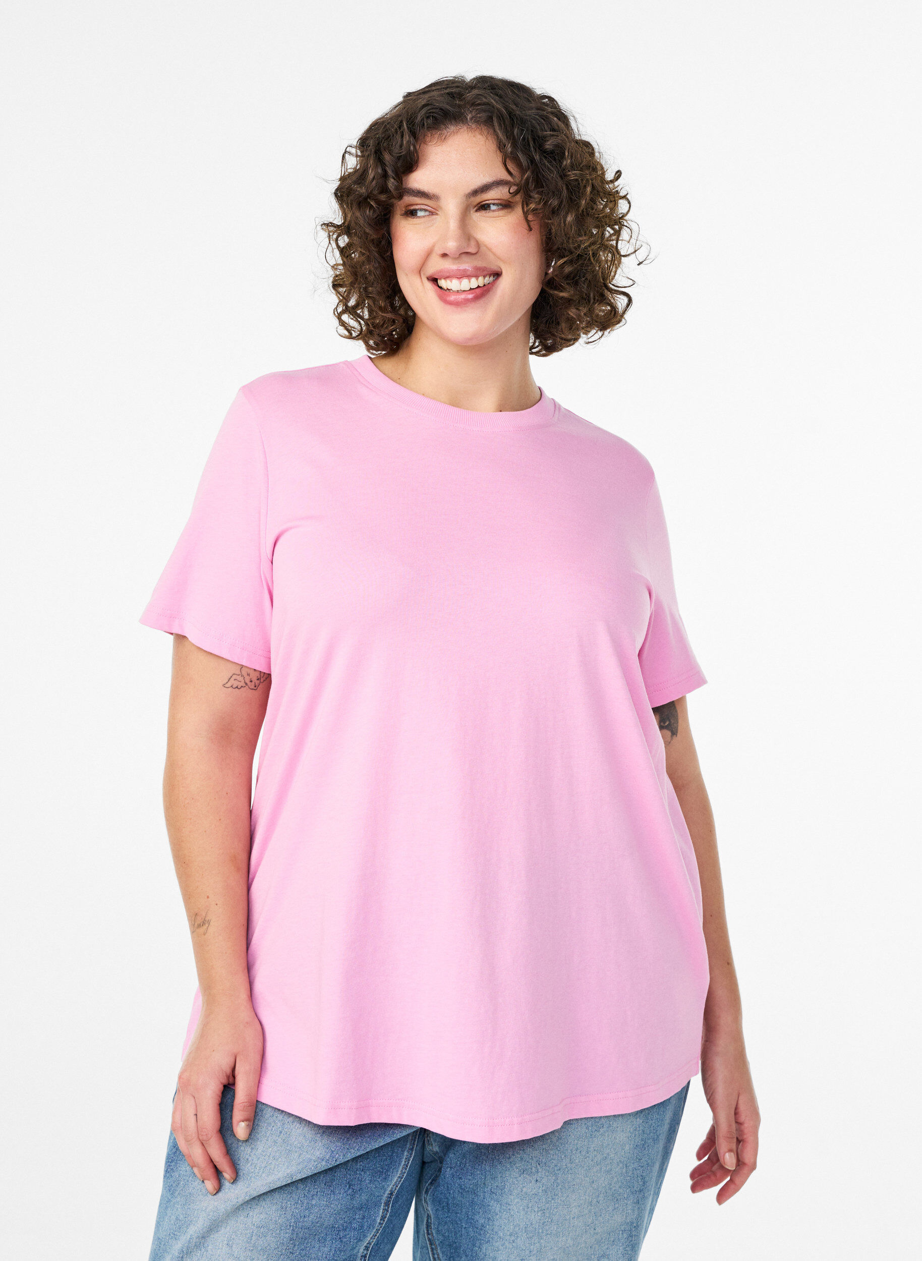 Basic T-skjorte i bomull med rund hals, Rosa, Model