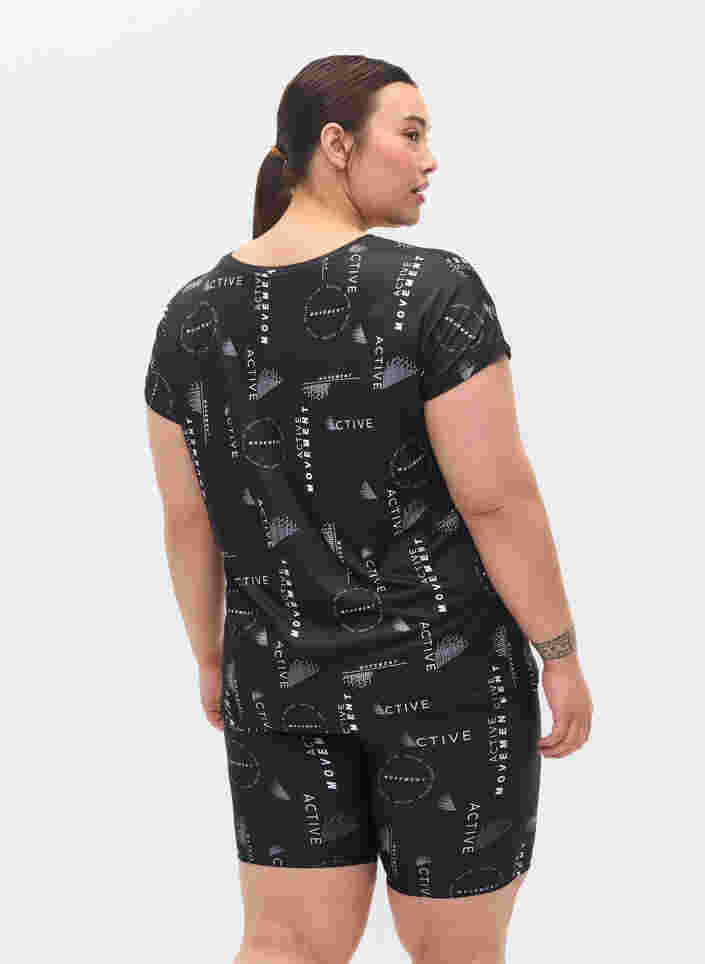 Tettsittende treningsshorts med mønster, Logo AOP, Model