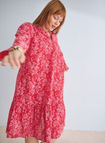 Kjole i rød med blomster,  Kjole i rød med blomster, , Model