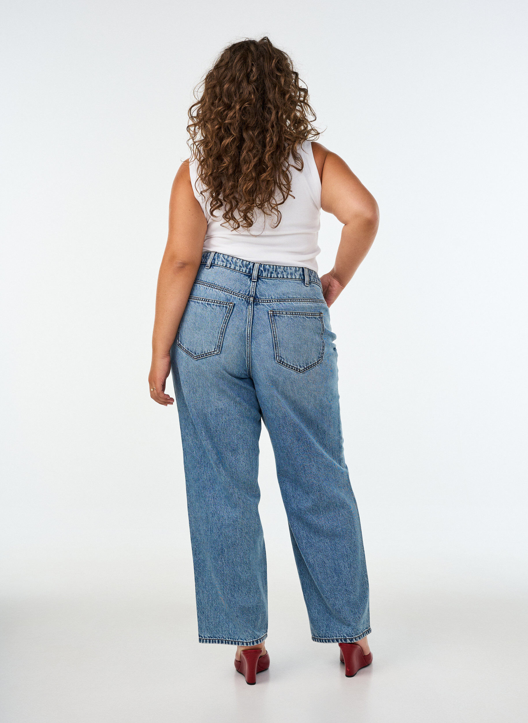 ZizziKiana jeans med straight fit og h&oslash;y midje, Bl&aring;, Model image number 1