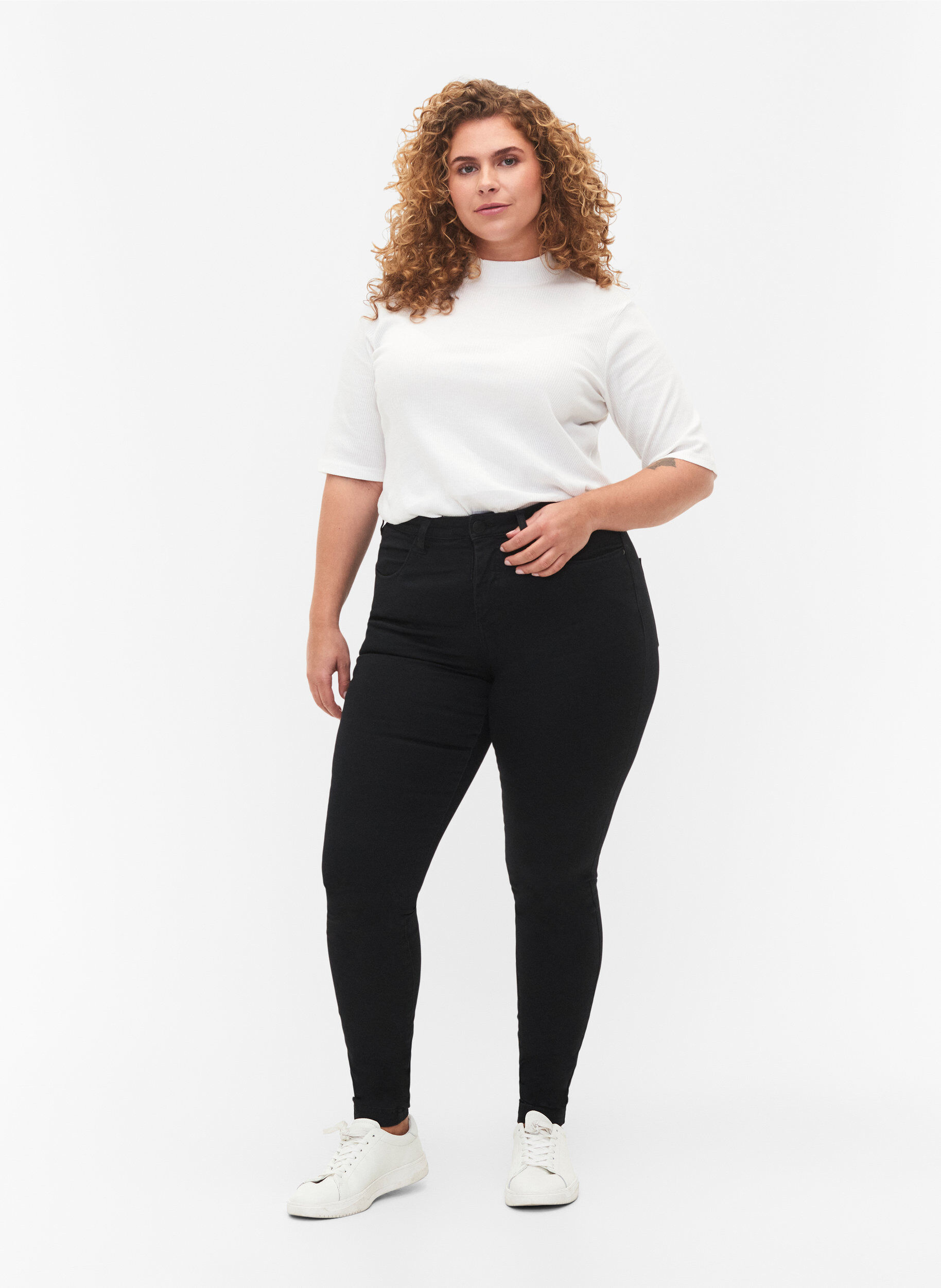 Supersmale Amy-jeans med h&oslash;y midje, Black, Model