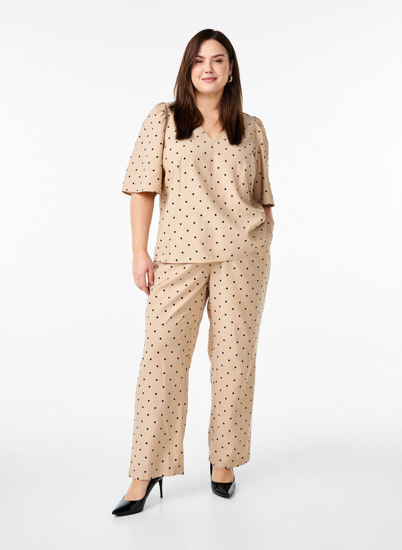 Bluse med løse ermer og v-hals, Doeskin w. dot AOP, Model