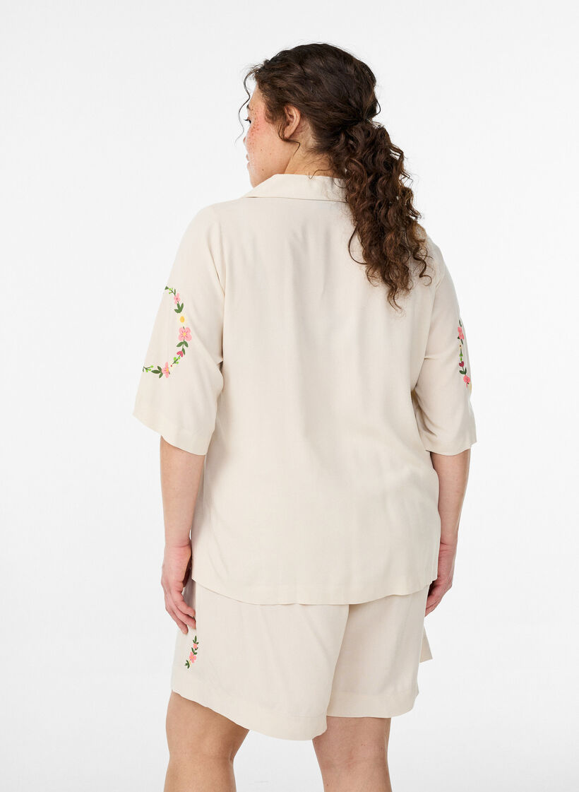 Pyjamatopp i viskose med knyting og blomstertrykk, Beige, Model image number 2