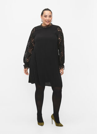 Kjole i viskose med crochet ermer, Black, Model image number 3